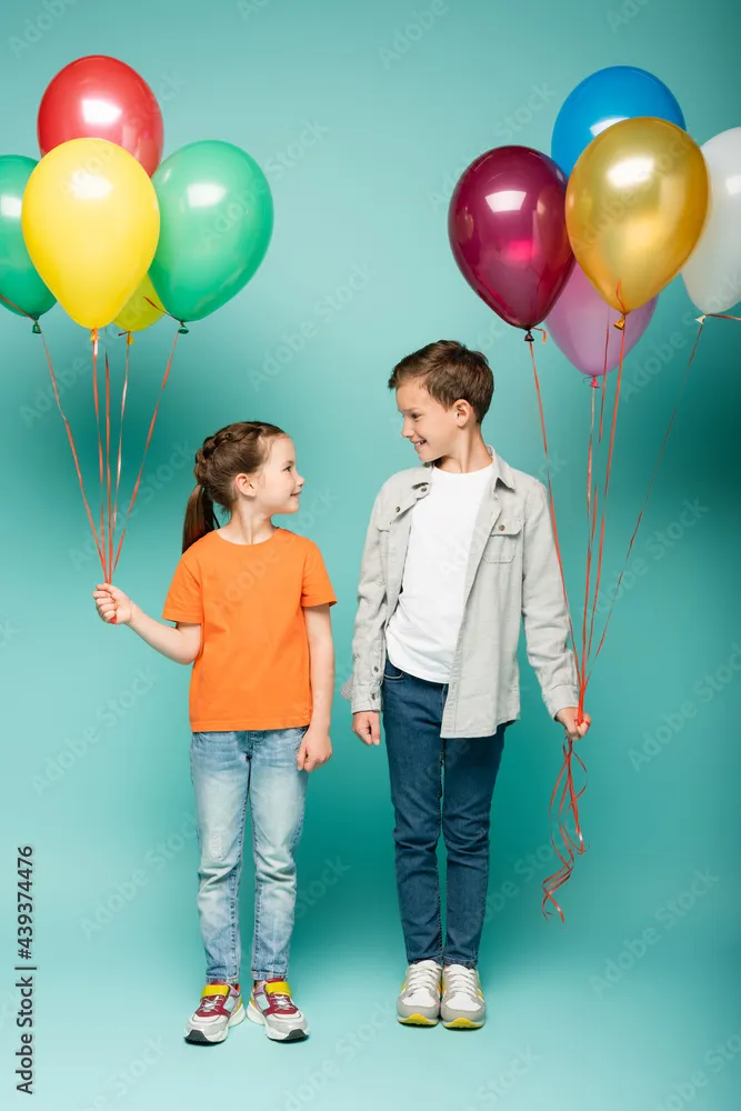 Photo d'un garçon et une fille habillés avec la collection Printemps - Eté 2026 de Galet